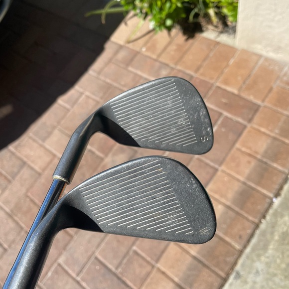 Ping eye wedge 2 pc set orange dot 
In right handed 
Steel shafts - Picture 2 of 7